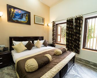 Shree Ganesha Palace Near Kashi Vishwanath Temple - Varanasi - Bedroom
