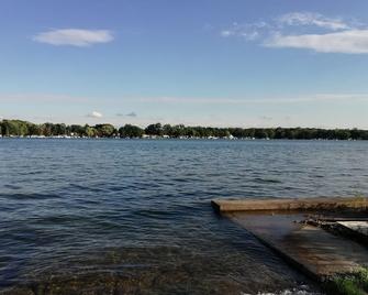 Magician Lake Escape - Perfect Getaway - New Listing - Dowagiac - Beach
