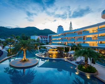 Holiday Inn Resort Phuket Karon Beach By IHG - Karon - Außenansicht