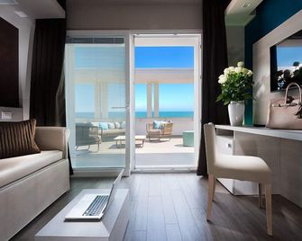 Hotel Ambasciatori - ריצ'ונה - סלון