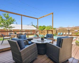 The Eastland Historic Hotel- Imperial Room - Eastland - Patio