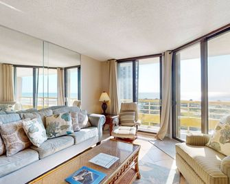 Ocean Creek Condo w/ Big Atlantic Views, Tennis & Pools - Steps to the Beach - Myrtle Beach - Living room