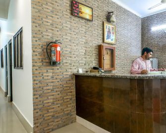 Hotel O Kalindi - Vikāsnagar - Front desk