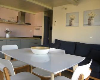NEW charming 2-bedroom apartment in San Pantaleo - San Pantaleo - Ruokailuhuone