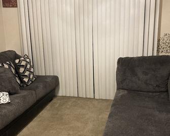 Surprise In Surprise - Surprise - Living room