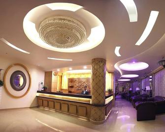 Crescent Resort - דאריילינג - דלפק קבלה