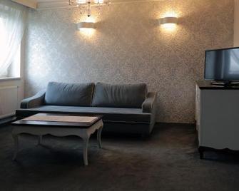 Bialy Dom Henlex Hotel Restauracja - بوزنان - غرفة معيشة