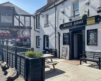 Airlie Arms Hotel - Kirriemuir