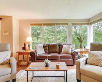 Wintergreen Resort Vacation Rental with Balcony! - Roseland - Sala de estar