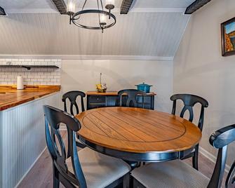 Lake Mountain Retreat - Summersville - Eetruimte