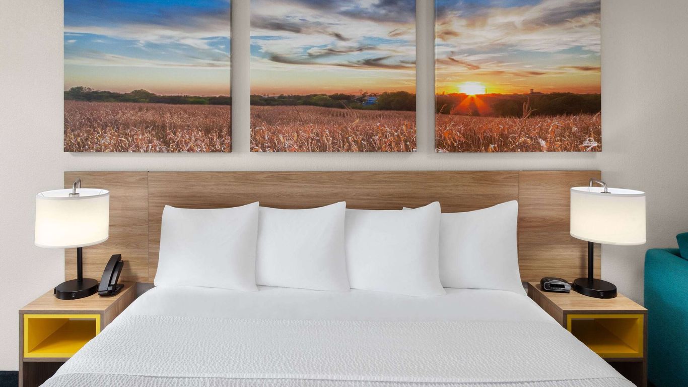 Days Inn & Suites by Wyndham Morris/I-80