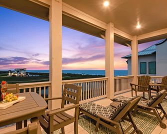 Private Beach Neighborhood | Pool | Sleeps 12 - Gilchrist - Balcón