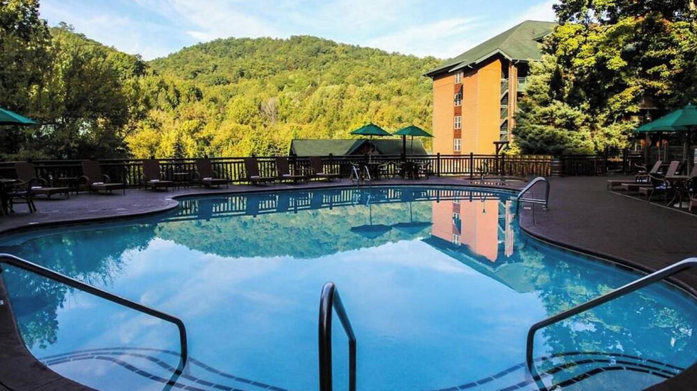 2BR Westgate Resort Sleeps 10 - Smoky Mtn Condo with Free Water Park