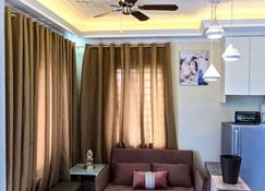 Cozy Relaxing Home at Camella Bacolod, near airport, malls, terminals - Bacolod - Stue