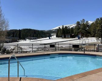 Bright Haus Lakeview at the Village at Breck ,Stunning Views, Ski In/Out In Town - Breckenridge - Pool