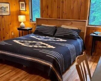 Private Hideaway in NH Mountains - Plymouth - Schlafzimmer