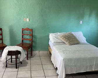 Cozy studio in lovely Felipe Carrillo Puerto with WiFi, AC - Felipe Carrillo Puerto - Bedroom