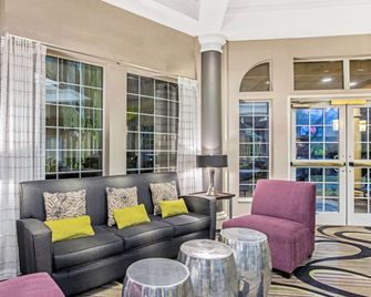 La Quinta Inn & Suites by Wyndham Birmingham Homewood - Homewood - Ingresso