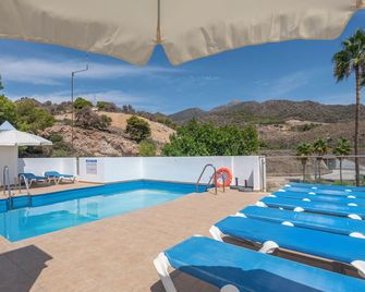 Playamaro - נרחה - בריכה