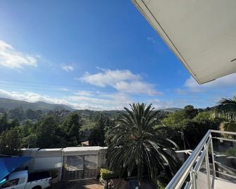 The Silver Gates Bed and Breakfast - 姆巴巴內 - 陽台