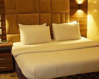 Coronia Hotel - Lagos - Dormitor