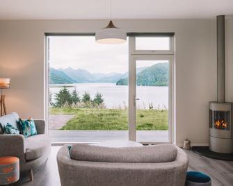 Three Lochs View, Ardelve, by Dornie - Dornie - Living room