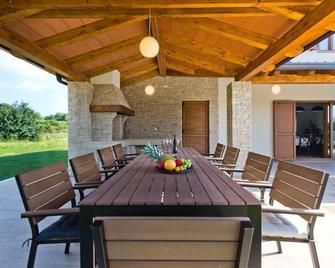 Villa Mattina - Nedeščina - Patio