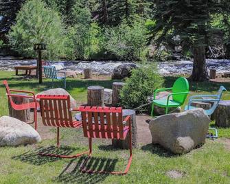 Idlewilde by the River - Estes Park - Patio