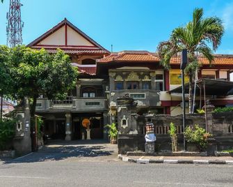 Super OYO 1927 Hotel Candra Adigraha - Denpasar - Edificio