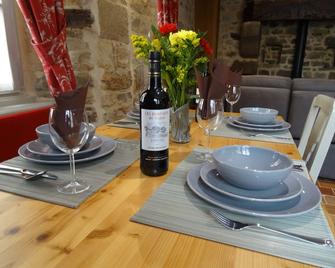 Gite Saint Julien - Domfront-en-Poiraie - Salle à manger