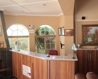 玫瑰花瓣旅館 - 東倫敦 - 東倫敦 - 櫃檯