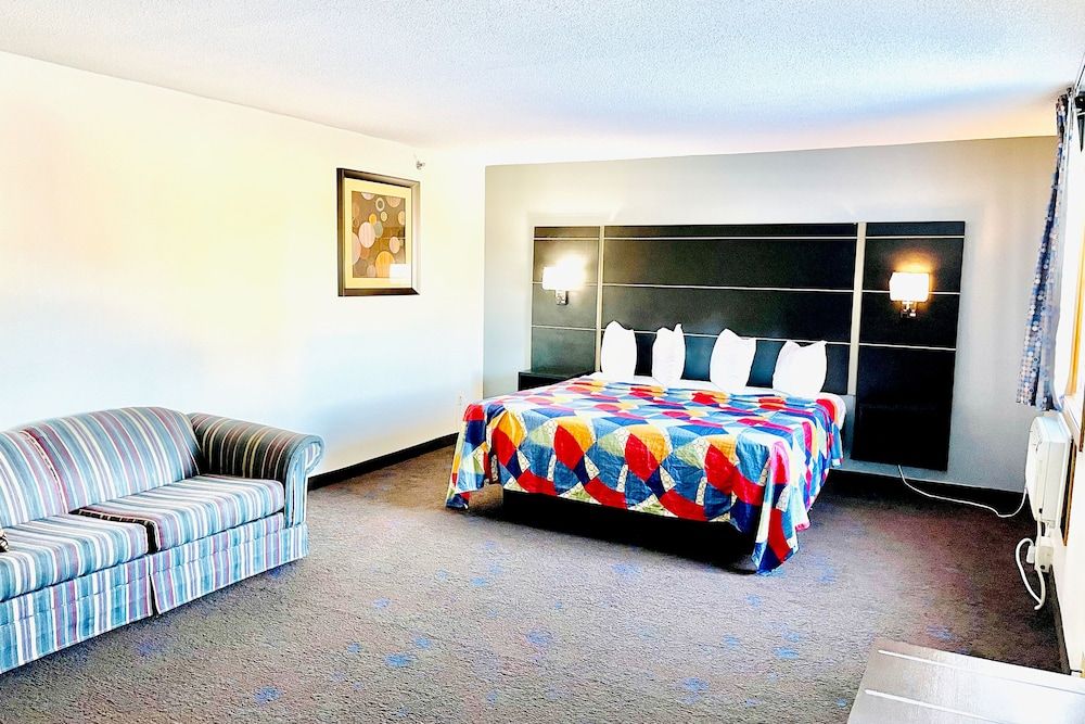 Coratel Inn and Suites by Jasper Northfield - Northfield - Slaapkamer