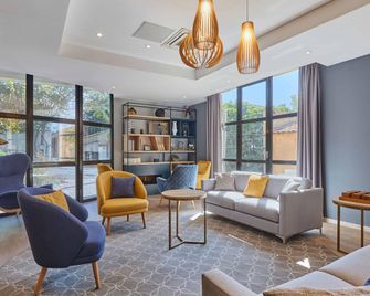 Odalys City Apartment Hotel - Aix en Provence Centre Rotonde - אקס אה פרובאנס - טרקלין