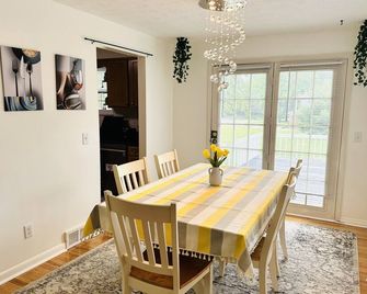 Sunshine Palace - West Chester - Dining room