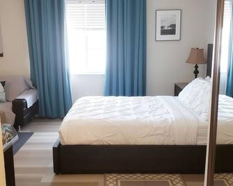 South Beach Studio Condo - One Block To Beach - Sleeps Up To 4 - Max 3 Adults - Miami Beach - Bedroom