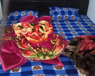Neat n cleans 3 rooms available for spend private time with your partner. - Zerakpur