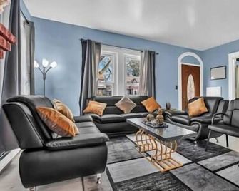 Walk To Fall (4th Street) - Niagara Falls - Living room