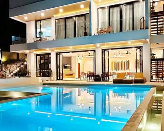 Master Suite 2 - Villa Valito - Kuta - Alberca