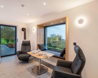 Waldlux Luxus-Chalet Brennhus - Kappelrodeck - Wohnzimmer