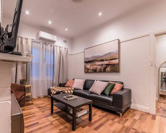 Townhouse in Glen Iris - Glen Iris