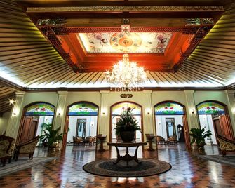 Kusuma Sahid Prince Solo Hotel - סורקטה - לובי