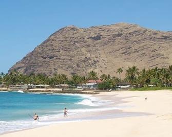 Genuine & Affordable 1250 sqft Big Beach-front Corner Unit - Waianae - Plaża