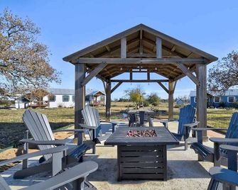 Stargazing Retreat at Lone Star Cottage - Fredericksburg - Innenhof