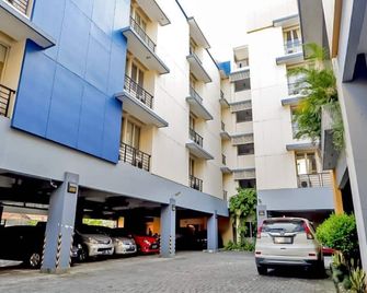 OYO Life 93383 Wisma Kencana Puteri - Depok