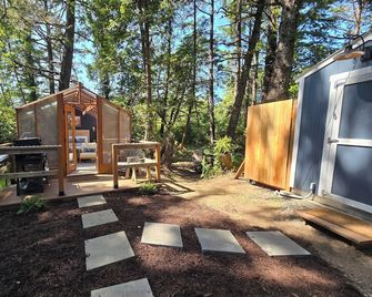 Experience Coastal Bliss in a Stunning Glass House Glamping Retreat - Copalis Beach - Patio
