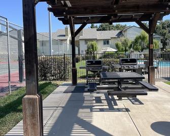Private spacious 2-bedroom apartment - pets welcomed - Davis - Patio