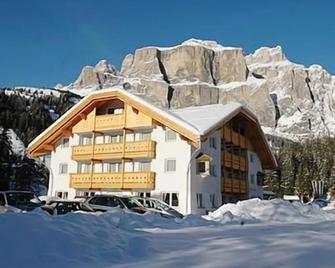 Wellness Hotel Lupo Bianco - Canazei - Building