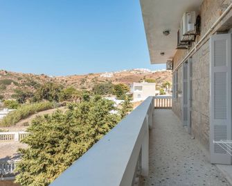 Psathi Seaview House - Kimolos - Balkon