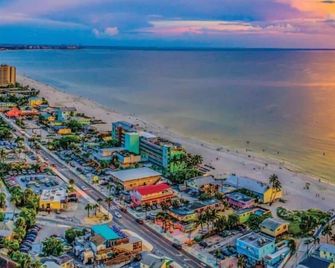Escape With Everything in your Favor - Fort Myers - Strand