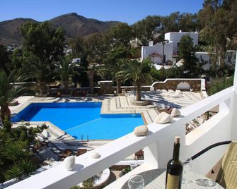 Armadoros Hotel / Ios Backpackers - Ios
